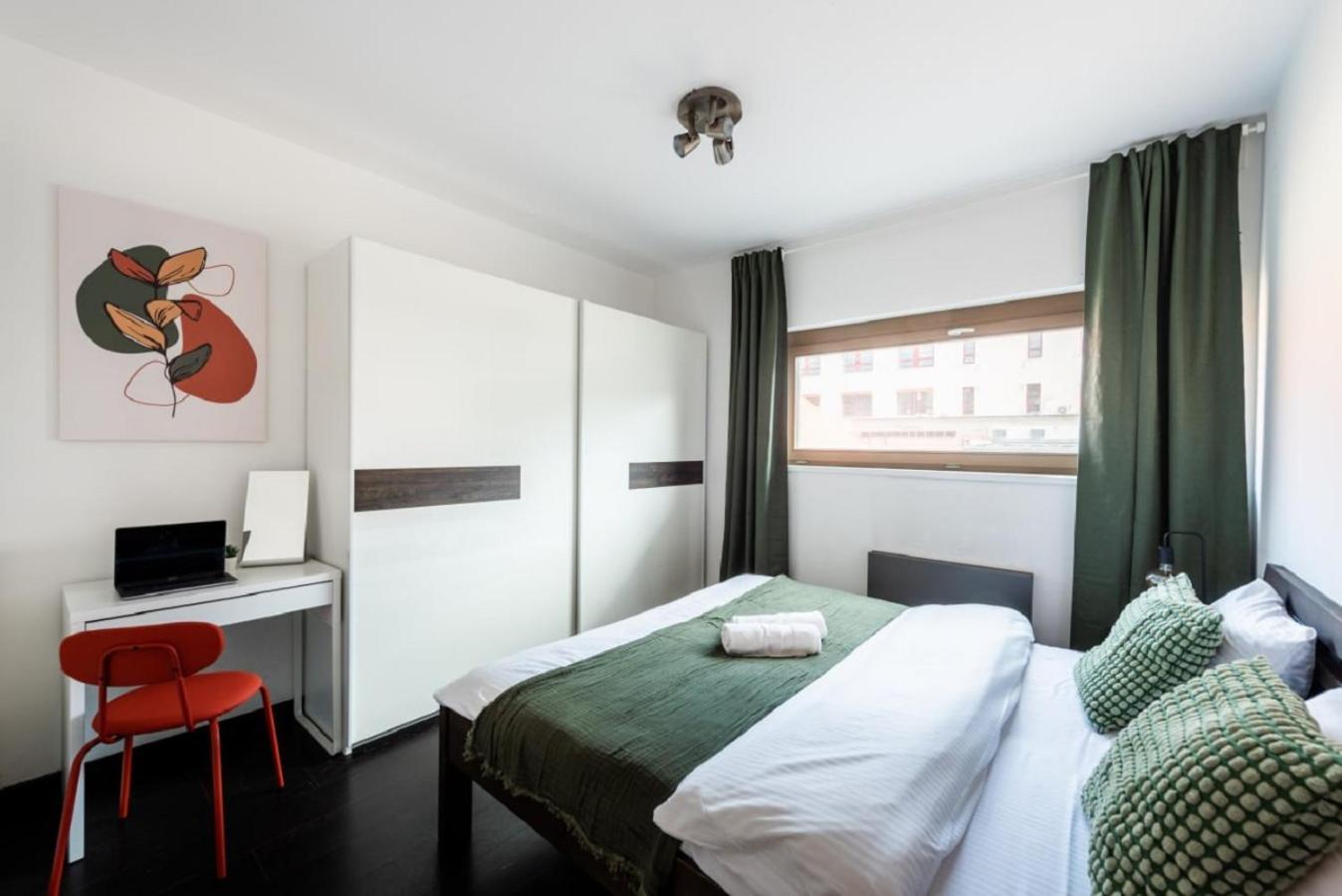 Apartments With Large Balcony, Parking Πράγα Εξωτερικό φωτογραφία